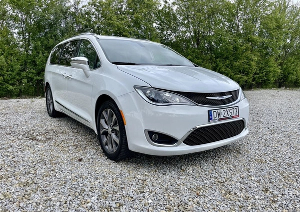 Chrysler Pacifica cena 139900 przebieg: 120000, rok produkcji 2020 z Krosno małe 704